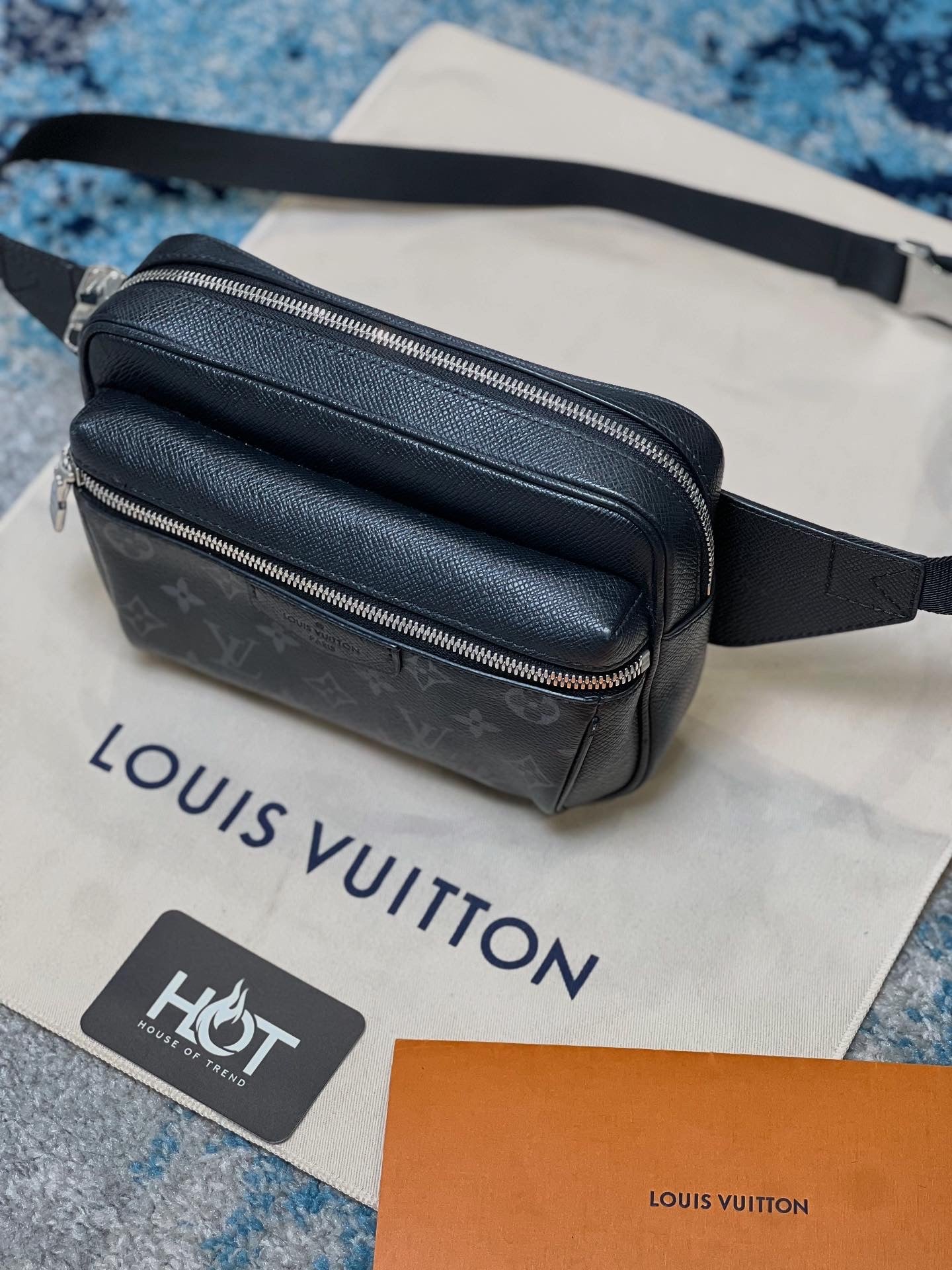 Louis Vuitton monogram Eclipse waist/shoulder Bag - Black