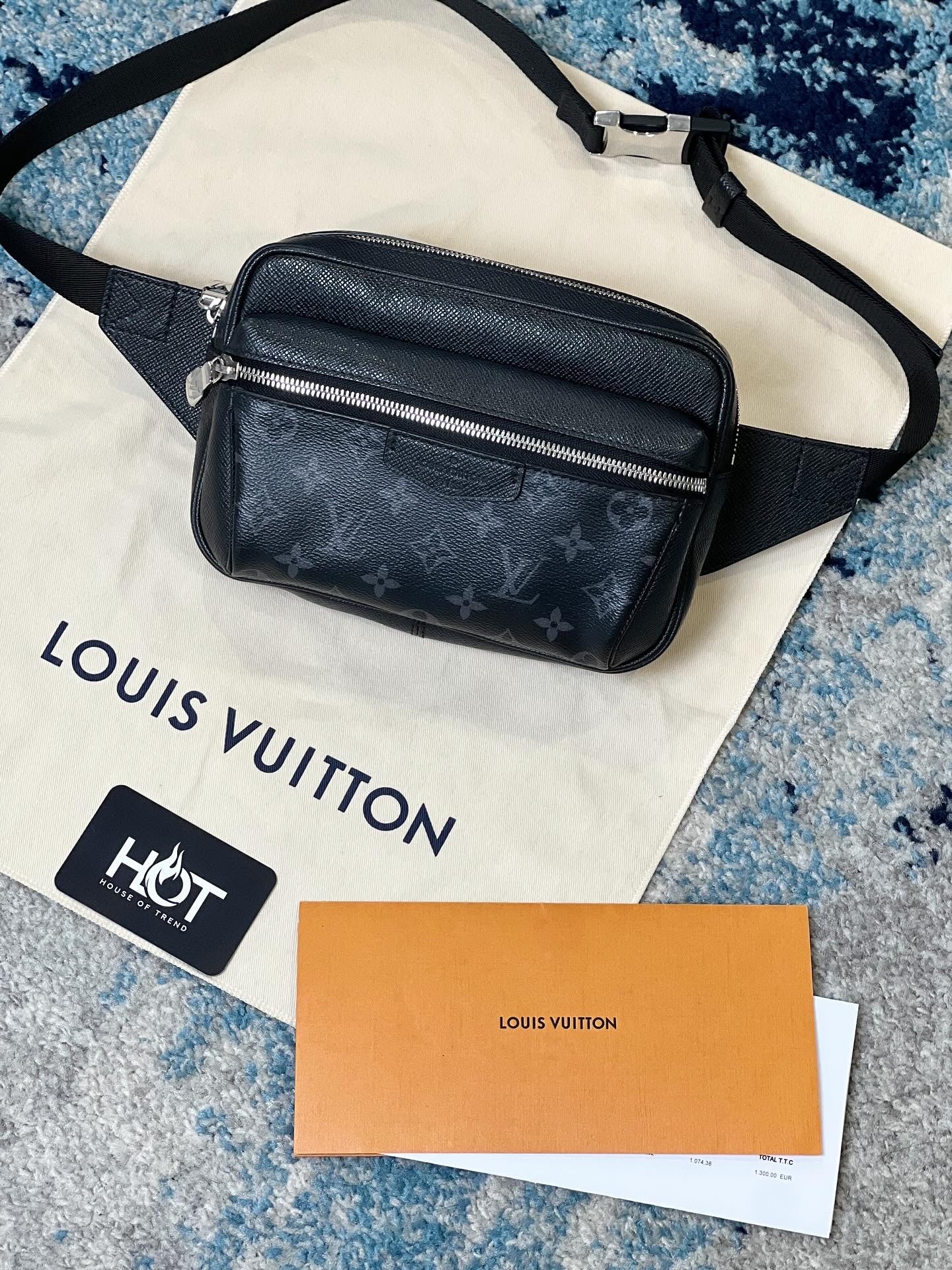 Louis Vuitton monogram Eclipse waist/shoulder Bag - Black