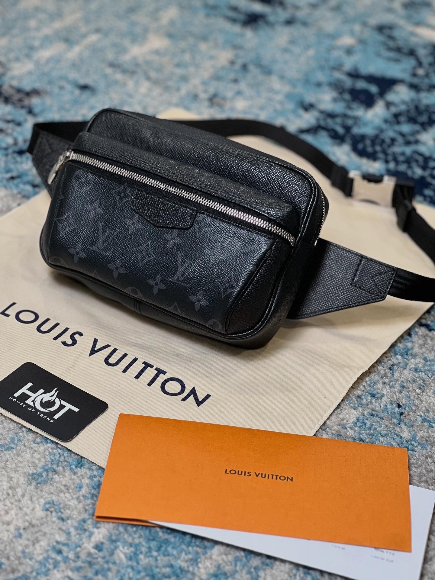 Louis Vuitton monogram Eclipse waist/shoulder Bag - Black
